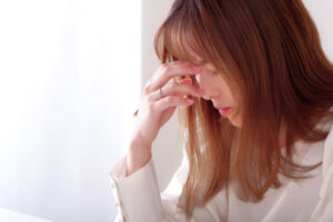 生理痛に悩む女性