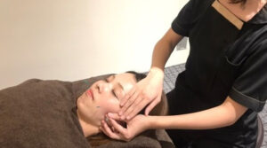 HBL広島整体院&美容鍼での美容鍼の施術